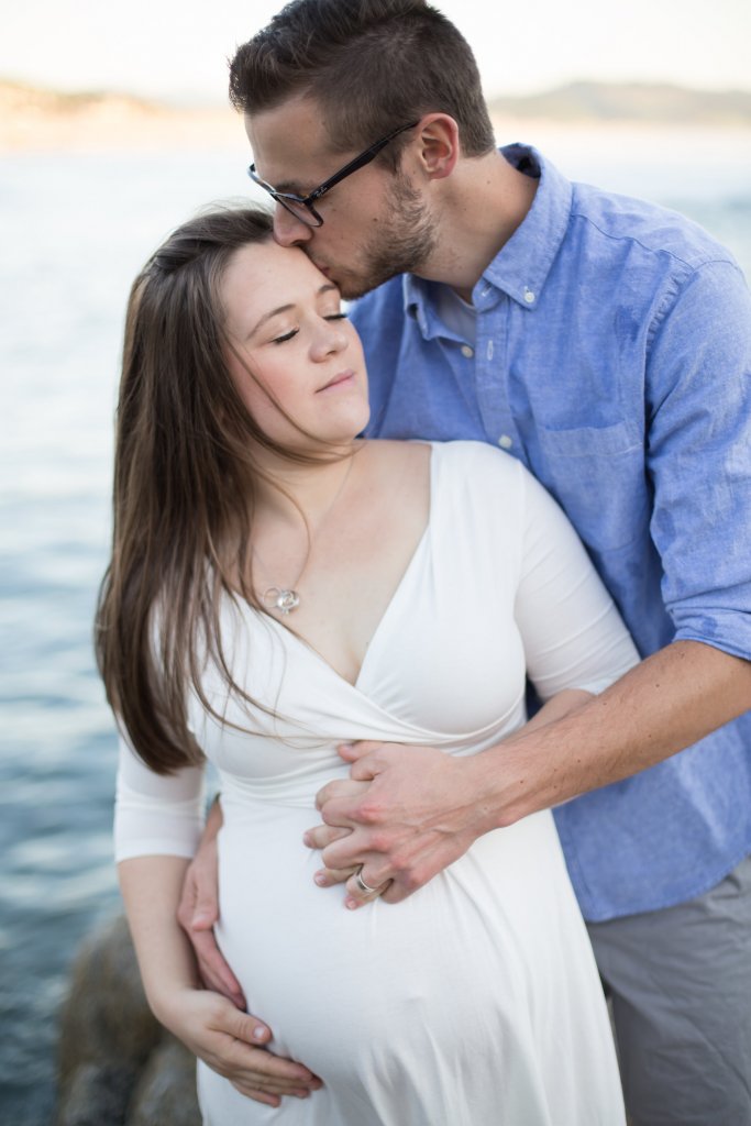 maternity photo shoot at the beach romantic pose maternity photo shoot at the beach romantic pose