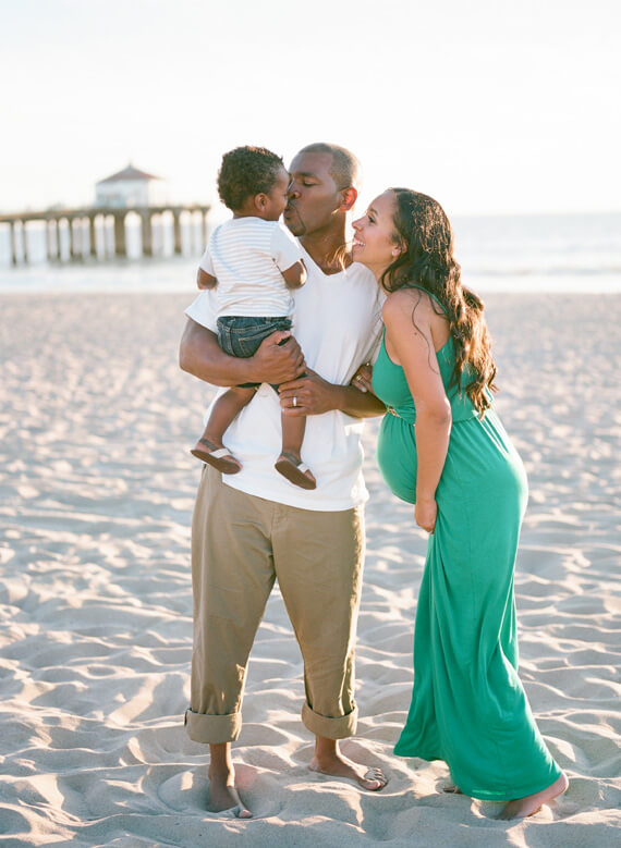 maternity photo shoot at the beach kissing maternity photo shoot at the beach kissing