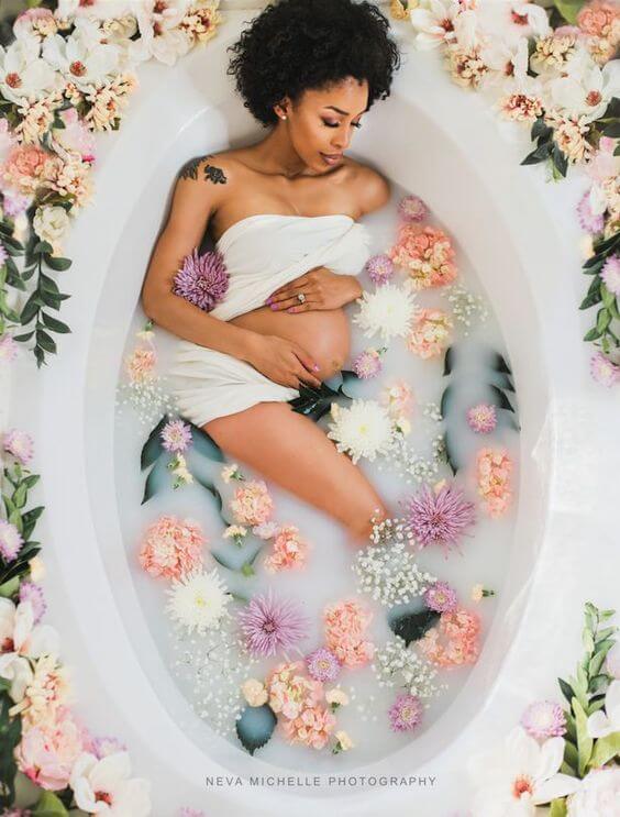 Valentine's Day Gifts for a Pregnant Wife, Gift Ideas, Valentine's Day, Maternity Photos, Photoshoot #pregnancy #maternity #photos #beautiful